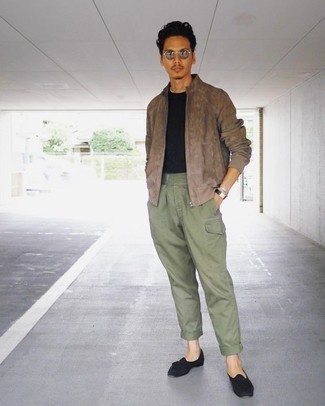 Tan Bomber Jacket with Cargo Pants Outfits: 