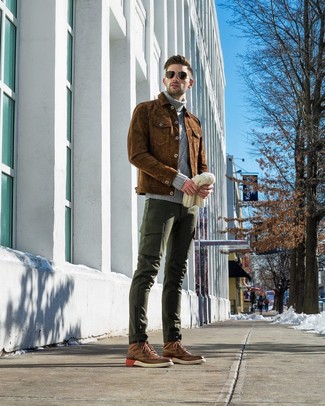 Dark Green Cargo Pants with Brogue Boots Outfits: 