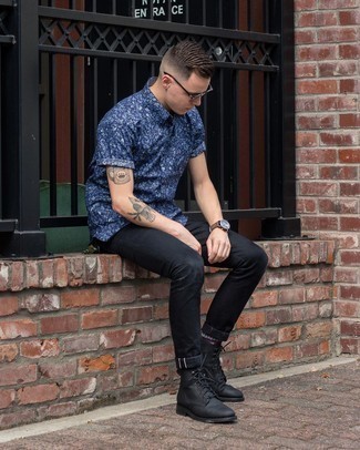 Black Skinny Jeans with Short Sleeve Shirt Outfits For Men: 