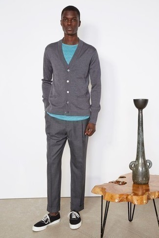 Charcoal Cardigan Outfits For Men: Want to inject your menswear arsenal with some fashion-forward dapperness? Pair a charcoal cardigan with charcoal chinos. Loosen things up and complement your outfit with black and white canvas low top sneakers.