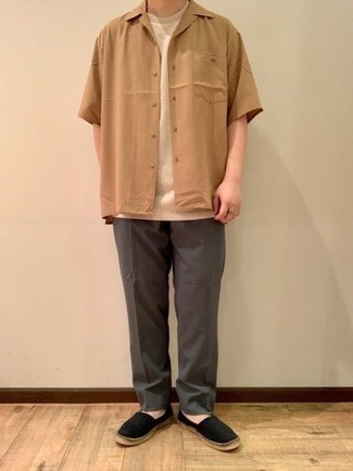 Tan Short Sleeve Shirt Outfits For Men: 