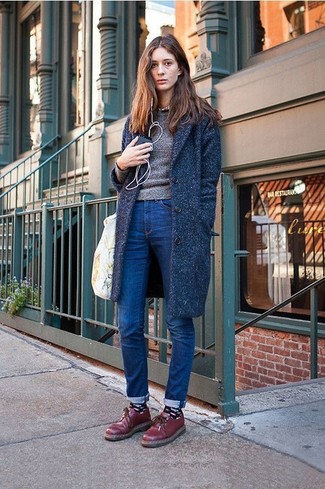 Charcoal Crew-neck Sweater Outfits For Women: Why not marry a charcoal crew-neck sweater with navy skinny jeans? These items are super functional and look wonderful paired together. Avoid looking too casual by finishing with a pair of burgundy leather oxford shoes.