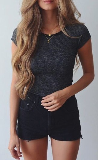 Charcoal Crew-neck T-shirt Casual Outfits For Women: A charcoal crew-neck t-shirt and black denim shorts are both versatile staples that will integrate nicely within your day-to-day casual repertoire.