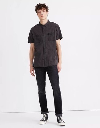 Grey Short Sleeve Shirt Outfits For Men: You'll be surprised at how very easy it is for any gentleman to get dressed like this. Just a grey short sleeve shirt worn with black jeans. Feeling bold? Switch up this look by slipping into a pair of black and white canvas high top sneakers.