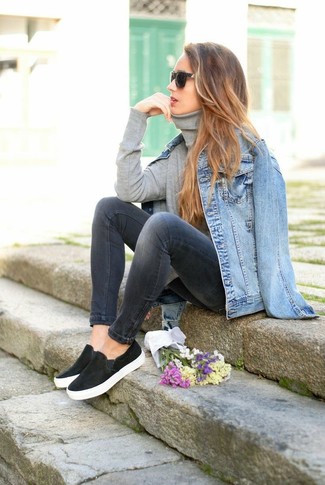 Black and White Low Top Sneakers Outfits For Women: 