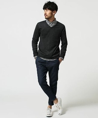 Charcoal V-neck Sweater Outfits For Men: This relaxed casual combo of a charcoal v-neck sweater and navy chinos is ideal if you want to go about your day with confidence in your look. White canvas low top sneakers are an effective way to add a little kick to the look.