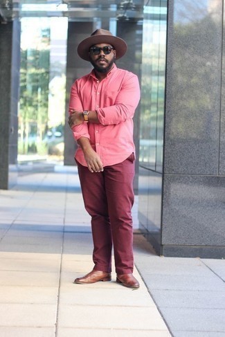 Men's Brown Wool Hat, Brown Leather Chelsea Boots, Burgundy Chinos, Hot Pink Long Sleeve Shirt