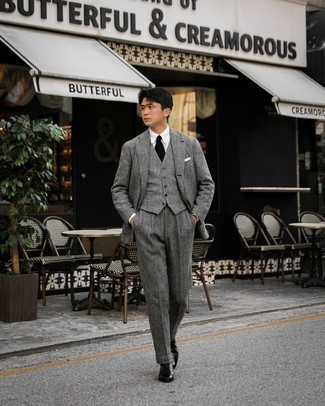 Grey Wool Three Piece Suit Outfits: 