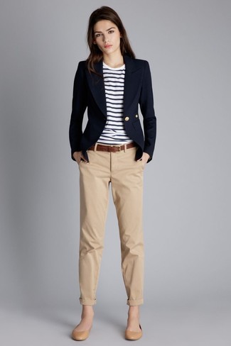 Khaki Chinos Outfits For Women: 