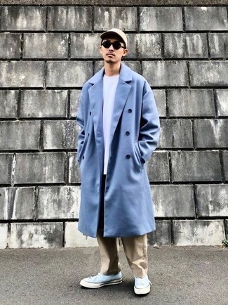 Light Blue Overcoat Outfits: 