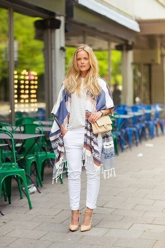 Women's Beige Leather Pumps, White Chinos, Beige Crew-neck T-shirt, White and Blue Horizontal Striped Shawl