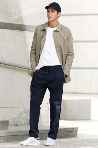 Navy Chinos with Low Top Sneakers Outfits: 