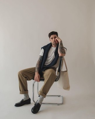 Beige Canvas Tote Bag Outfits For Men: 