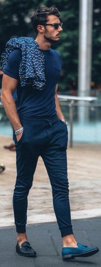 Blue Windbreaker Outfits For Men: 