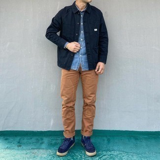 Navy Suede Low Top Sneakers Outfits For Men: 