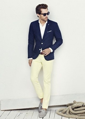 Mustard Chinos Outfits: 