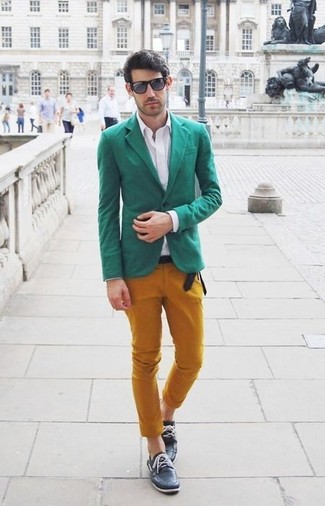 Mustard Chinos Outfits: 
