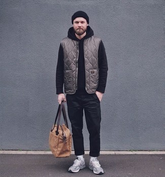 Charcoal Quilted Gilet Outfits For Men: 