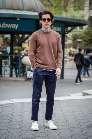 Dark Brown Long Sleeve T-Shirt Outfits For Men: 
