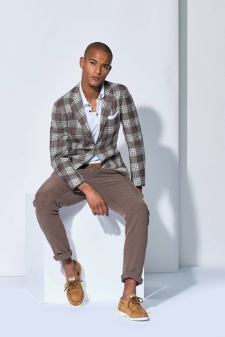 Tan Boat Shoes with Blazer Outfits: 