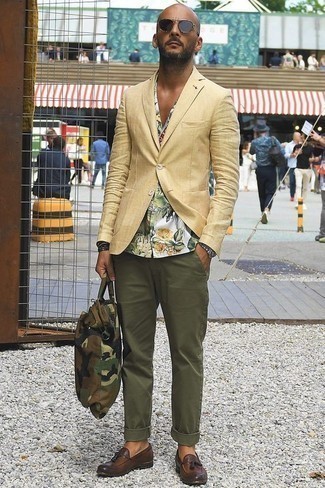 Olive Canvas Backpack Outfits For Men: 