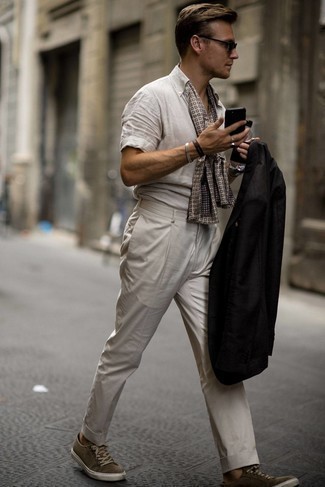 Grey Linen Short Sleeve Shirt Outfits For Men: 