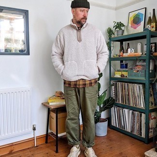 Beige Fleece Mock-Neck Sweater Outfits: 