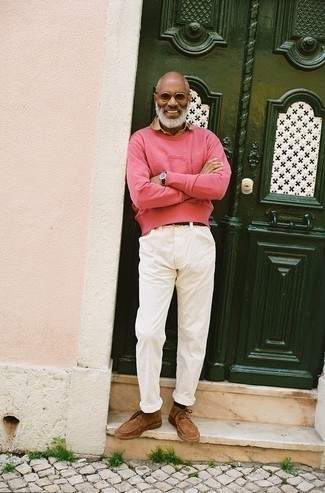 Men's Tan Suede Derby Shoes, White Chinos, Tan Short Sleeve Shirt, Hot Pink Sweatshirt