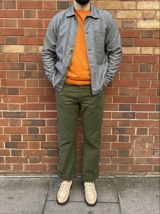 Olive Chinos with Desert Boots Outfits: 