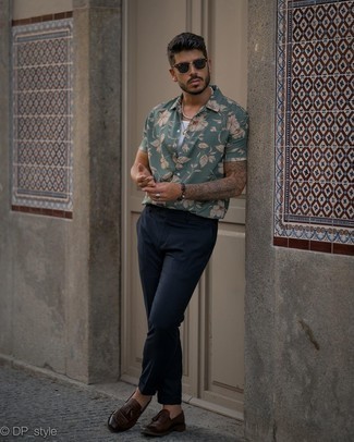 Dark Green Floral Short Sleeve Shirt Outfits For Men: 