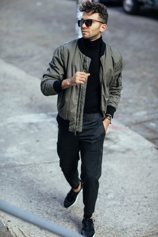Black Low Top Sneakers with Chinos Outfits: 