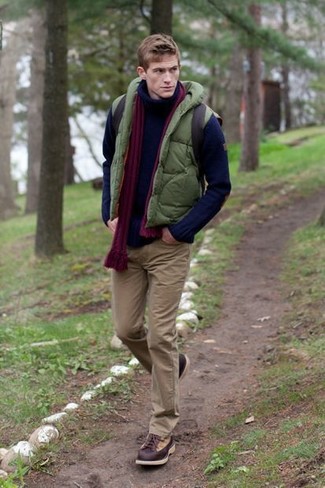 Men's Dark Brown Leather Casual Boots, Brown Chinos, Navy Knit Turtleneck, Olive Quilted Gilet