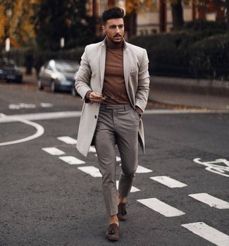 Dark Brown Turtleneck Outfits For Men: 