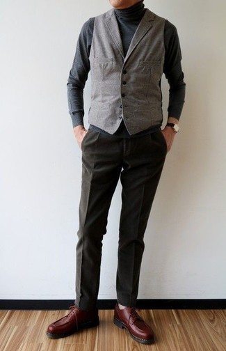 Grey Waistcoat with Turtleneck Outfits: 