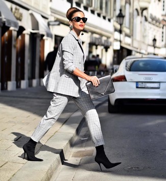 Grey Plaid Suit Outfits For Women: 