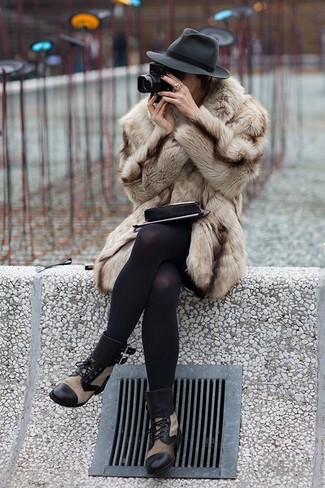 Beige Fur Coat Outfits: 