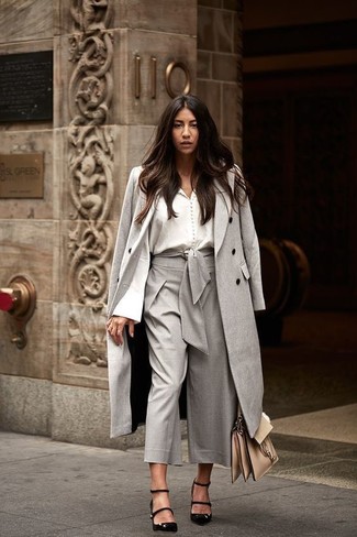 Black Suede Pumps Outfits: Nail the effortlessly stylish outfit in a grey coat and grey culottes. Not sure how to finish? Complete your look with black suede pumps to boost the wow factor.