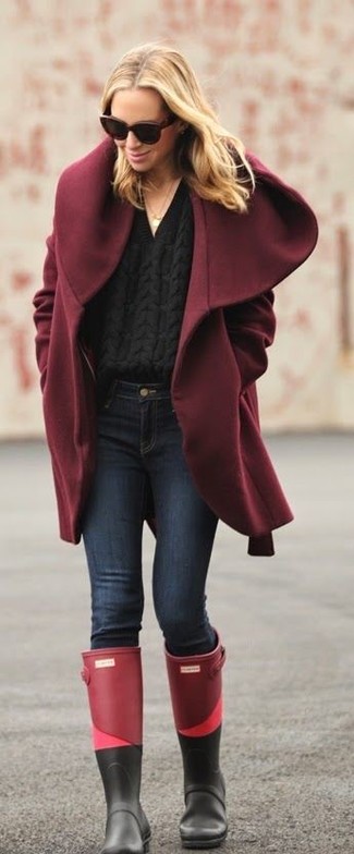 Black Cable Sweater Outfits For Women: This casual combo of a black cable sweater and navy skinny jeans is a never-failing option when you need to look chic but have zero time. For times when this outfit appears all-too-polished, dress it down by sporting a pair of burgundy rain boots.