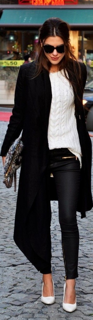Black Leather Skinny Jeans Outfits: This is indisputable proof that a black coat and black leather skinny jeans look awesome if you pair them together in a casual look. A pair of white leather pumps will pull the whole thing together.