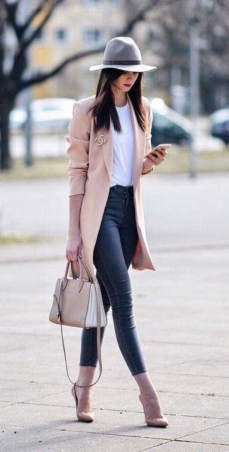 Women's Pink Coat, White Crew-neck T-shirt, Navy Skinny Jeans, Beige Leather Pumps