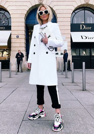 Hot Pink Athletic Shoes Outfits For Women: Show your sartorial savvy in this off-duty pairing of a white coat and black and white horizontal striped skinny pants. Add a more laid-back finish to this look by rounding off with hot pink athletic shoes.