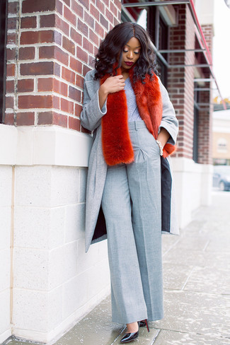 Red Fur Scarf Outfits For Women: Who said you can't make a fashionable statement with a laid-back ensemble? You can do so with ease in a grey coat and a red fur scarf. Bump up the formality of this look a bit by slipping into a pair of black leather pumps.