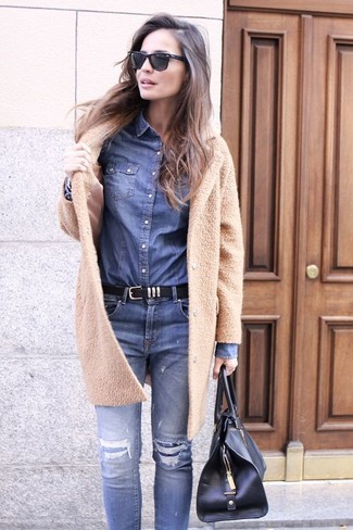 Blue Ripped Jeans Outfits For Women: A camel textured coat and blue ripped jeans are a great combination worth having in your day-to-day off-duty wardrobe.