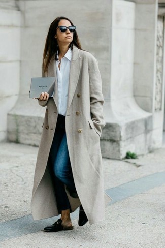 Loafers Outfits For Women: Wear a grey coat and navy skinny jeans to achieve a chic and modern-looking casual ensemble. Now all you need is a cool pair of loafers to finish this outfit.