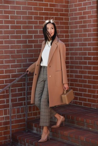 Olive Tapered Pants Outfits For Women: For a casual getup, wear a camel coat and olive tapered pants — these pieces go beautifully together. If you're not sure how to finish, complement your ensemble with a pair of brown suede pumps.