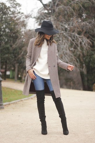 Brown Check Coat Outfits For Women: A brown check coat and blue skinny jeans combined together are an ultra covetable look for women who prefer casual styles. Add a pair of black suede over the knee boots to your ensemble and the whole ensemble will come together brilliantly.