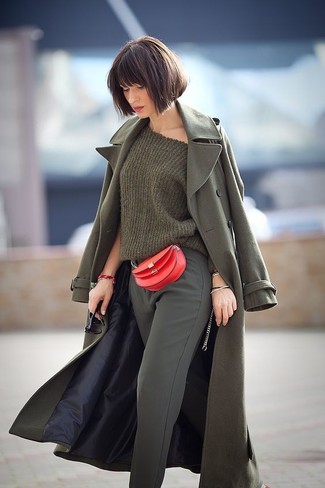 Olive Tapered Pants Smart Casual Outfits For Women: This combination of an olive coat and olive tapered pants is the perfect base for an incredibly chic look.