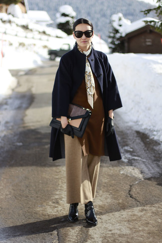 Tan Wide Leg Pants Outfits: For a glam-meets-casual ensemble, make a navy coat and tan wide leg pants your outfit choice — these pieces work really well together. For maximum style, complete your outfit with a pair of black leather ankle boots.