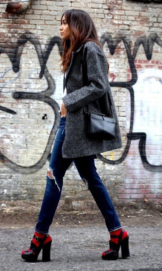 A charcoal coat looks so nice when combined with blue ripped skinny jeans. Finishing with a pair of black chunky leather heeled sandals is a guaranteed way to bring a little fanciness to your ensemble.
