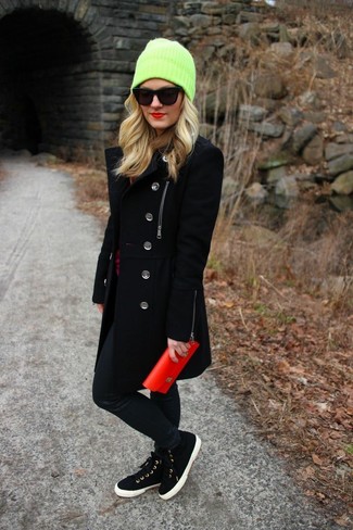 Black High Top Sneakers with Black Skinny Pants Outfits: This combo of a black coat and black skinny pants is certainly eye-catching, but it's also super easy to create. If you need to easily dress down your look with shoes, why not complement this ensemble with black high top sneakers?
